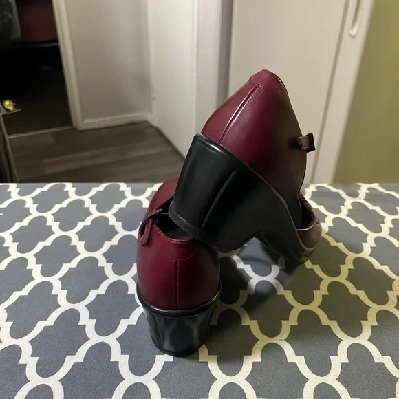 Moving Sale! Genuine Leather! Adorable 🥰 Burgundy Mary Jane Style Dansko Shoes - Picture 5 of 5